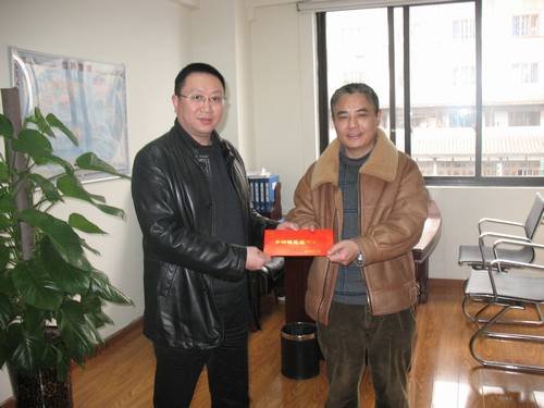 代勇一行到都江堰看望慰問(wèn)我局省部級(jí)勞模和困難職工