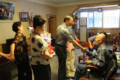 熊仿、高本祥一行看望慰問(wèn)我局抗戰(zhàn)老兵