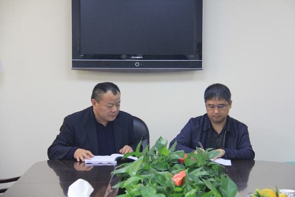 鄔清富會見楊利民并簽訂九龍峽水電站岸坡防護工程施工合同