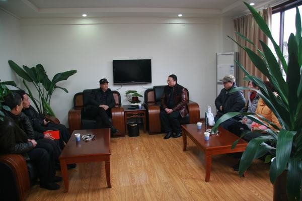 代勇一行到都江堰看望慰問我局省部級勞模、離退休老干部、困難黨員和困難職工