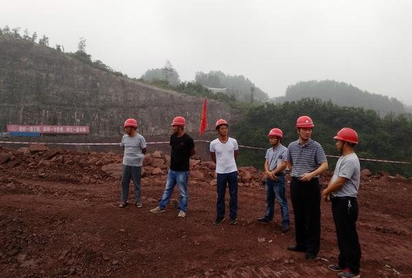 袁斌率局環境監察及安全生產第一檢查組到蟠龍湖水庫項目部開展檢查工作