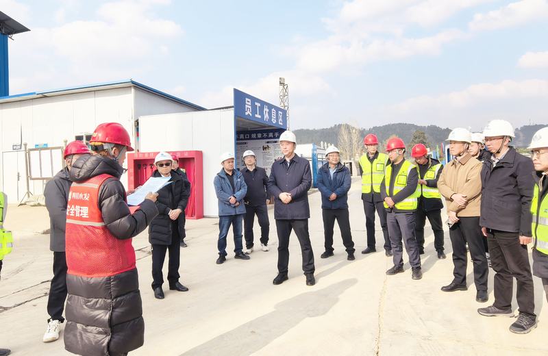 集團領導尹曉東赴亭子口灌區一期工程項目慰問一線職工并檢查指導工作